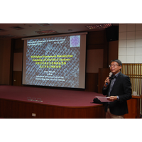 演講題目:Self-Assembly and Hybridization of Chiral Block Copolymers;主持人/邀請人:薛涵宇老師
