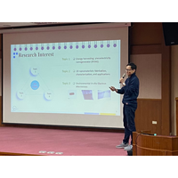 演講題目:Semiconductor Nanowires: Fabrication, Characterization, and
Applications
主持人/邀請人:劉恒睿老師